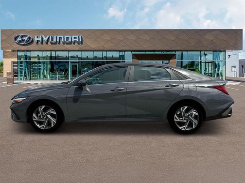 2025 Hyundai ELANTRA SEL