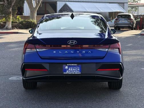 2025 Hyundai ELANTRA SEL