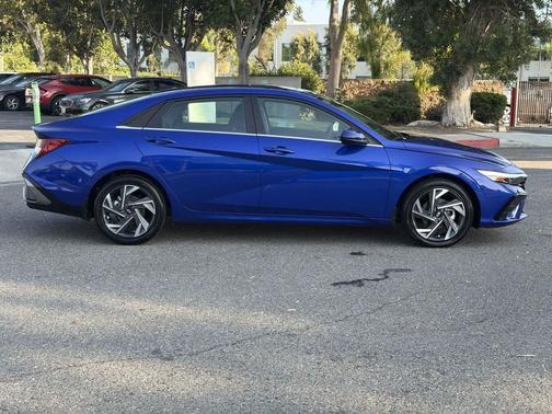 2025 Hyundai ELANTRA SEL