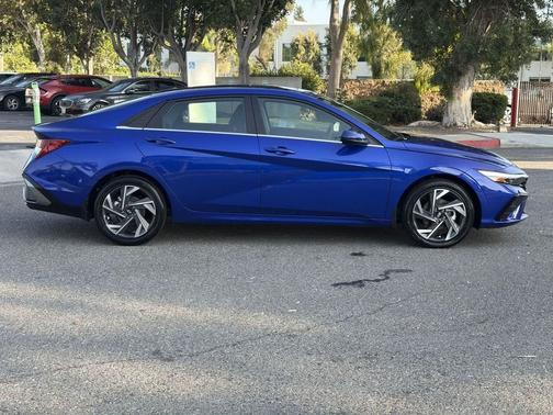 2025 Hyundai ELANTRA SEL