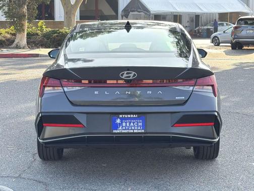 2025 Hyundai ELANTRA HEV Limited