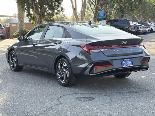 2025 Hyundai ELANTRA HEV Limited