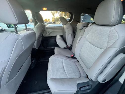 2024 Toyota Sienna LE