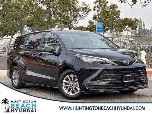 2024 Toyota Sienna LE