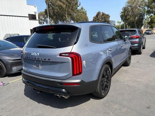 Everlasting Silver 2022 Kia Telluride SX