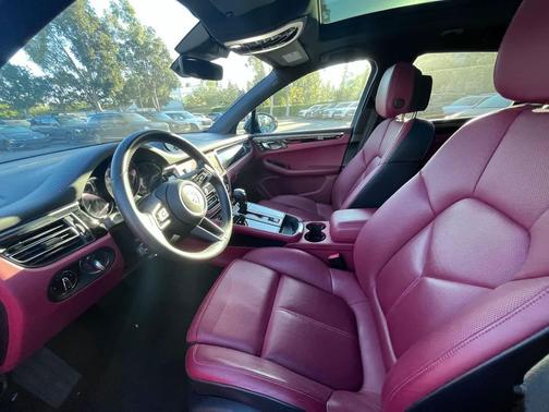 2023 Porsche Macan T