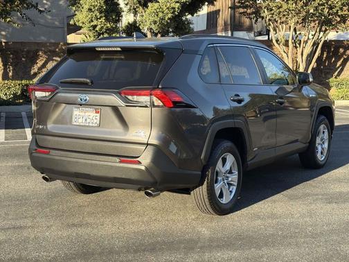 2020 Toyota RAV4 Hybrid XLE