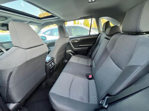 2020 Toyota RAV4 Hybrid XLE