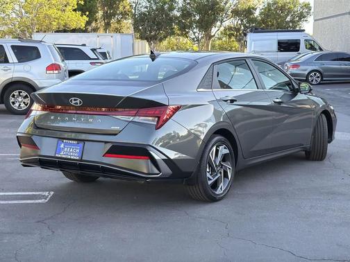 2025 Hyundai ELANTRA HEV Limited