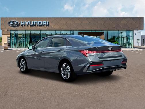 2025 Hyundai ELANTRA SEL