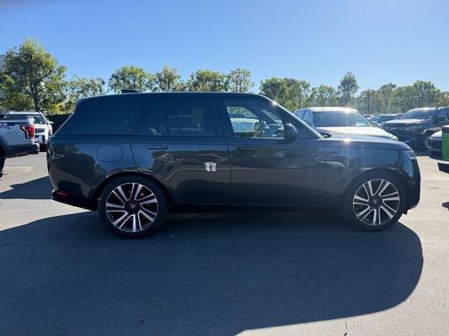 2023 Land Rover Range Rover P530 SE