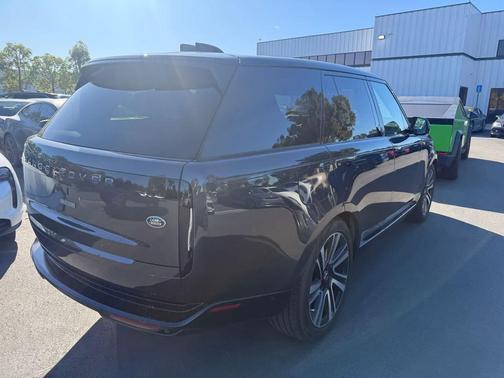 2023 Land Rover Range Rover P530 SE