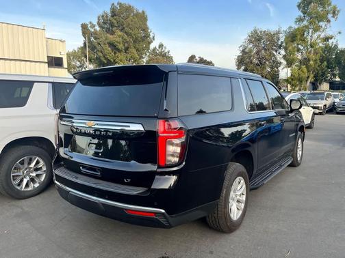 2023 Chevrolet Suburban LT