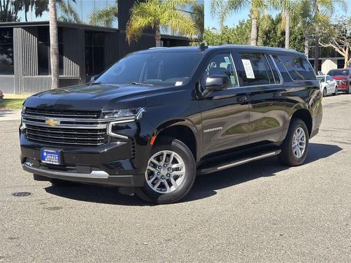 2023 Chevrolet Suburban LT