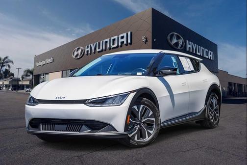 Snow White Pearl 2024 Kia EV6 Light