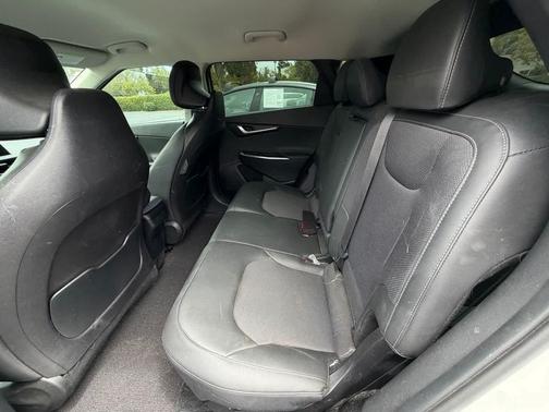 Snow White Pearl 2024 Kia EV6 Light