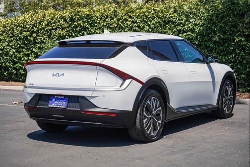 Snow White Pearl 2024 Kia EV6 Light