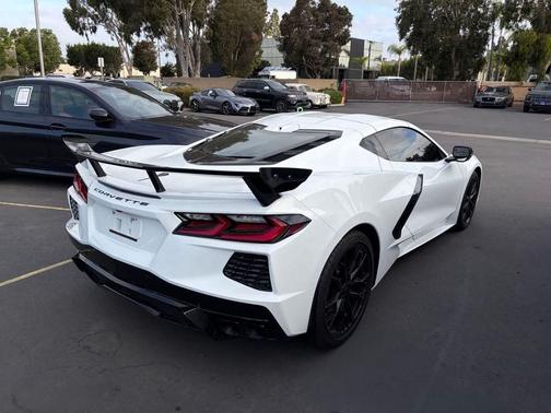 Arctic White 2024 Chevrolet Corvette Stingray w/2LT