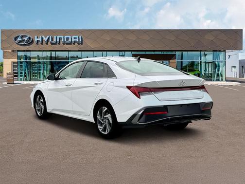 2025 Hyundai ELANTRA SEL