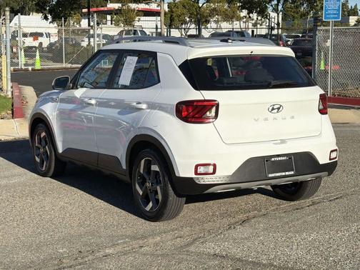 2023 Hyundai VENUE SEL