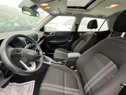 2023 Hyundai VENUE SEL