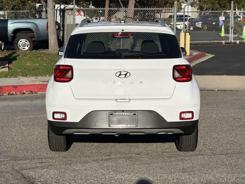 2023 Hyundai VENUE SEL