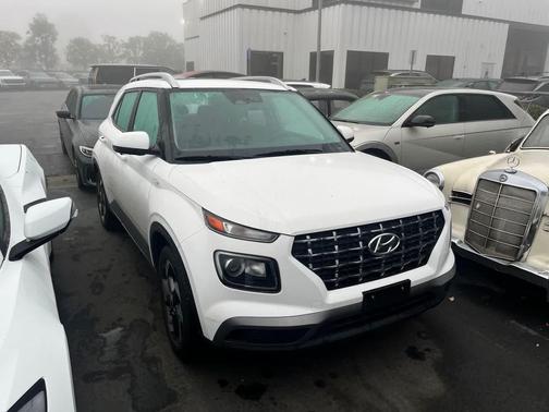 2023 Hyundai VENUE SEL