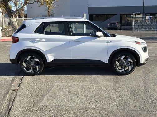 2023 Hyundai VENUE SEL