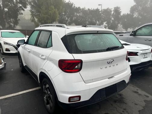 2023 Hyundai VENUE SEL