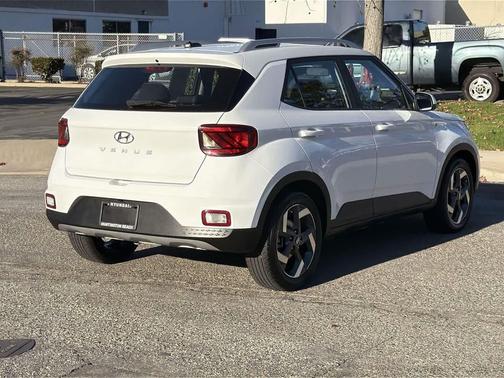 2023 Hyundai VENUE SEL