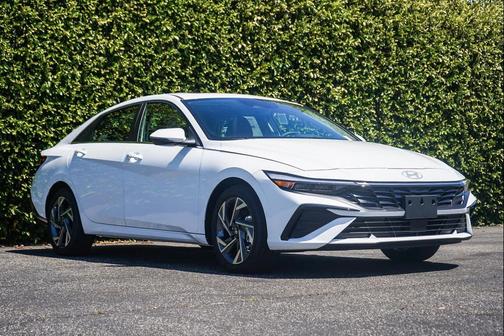 Serenity White Pearl 2026 Hyundai ELANTRA Limited