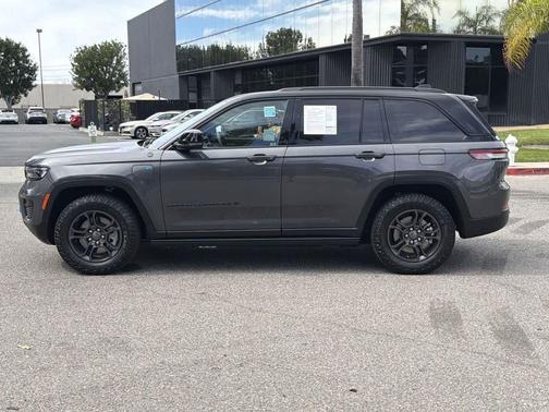 Baltic Gray Metallic Clearcoat 2025 Jeep Grand Cherokee 4xe Trailhawk