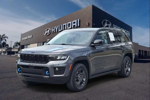 Baltic Gray Metallic Clearcoat 2025 Jeep Grand Cherokee 4xe Trailhawk