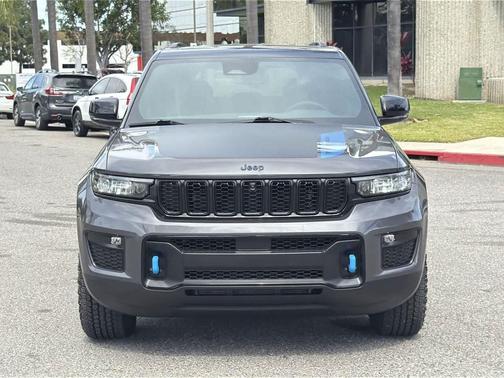 Baltic Gray Metallic Clearcoat 2025 Jeep Grand Cherokee 4xe Trailhawk