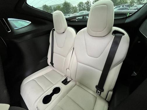 2022 Tesla Model X Dual Motor All-Wheel Drive