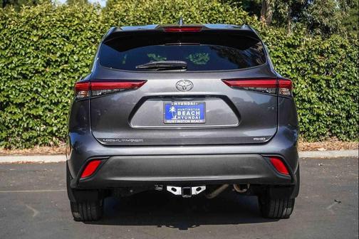 Magnetic Gray Metallic 2020 Toyota Highlander L