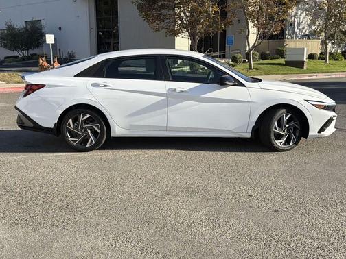 2025 Hyundai ELANTRA Sport