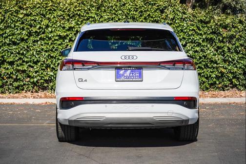 Glacier White Metallic 2023 Audi Q4 e-tron Premium Plus 40 RWD