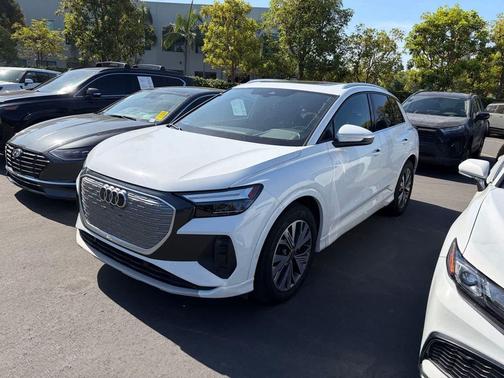 Glacier White Metallic 2023 Audi Q4 e-tron Premium Plus 40 RWD