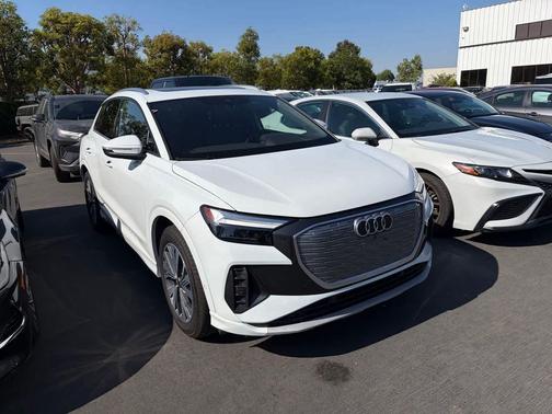 Glacier White Metallic 2023 Audi Q4 e-tron Premium Plus 40 RWD