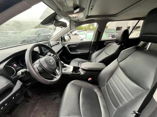 2022 Toyota RAV4 Hybrid XLE Premium