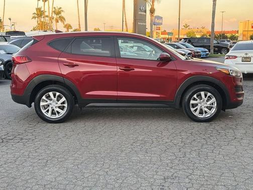 2021 Hyundai TUCSON SE