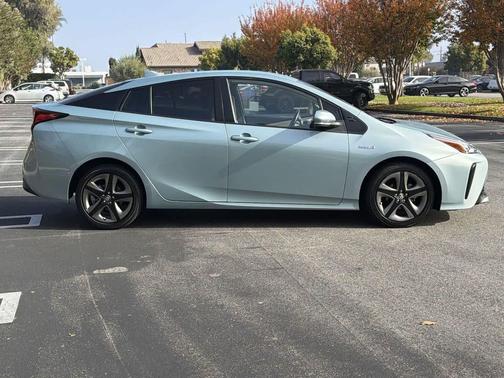 2021 Toyota Prius L