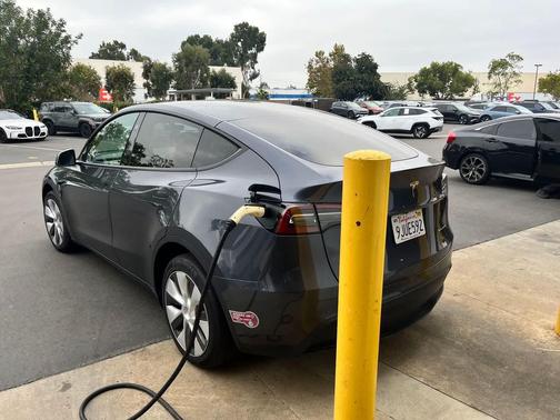 2023 Tesla Model Y Long Range Dual Motor All-Wheel Drive