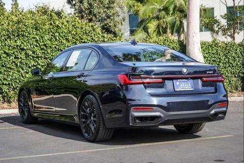 Carbon Black Metallic 2022 BMW 740 i
