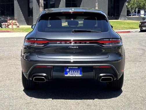 2022 Porsche Macan AWD