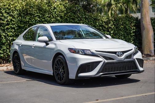 Ice Edge 2022 Toyota Camry SE