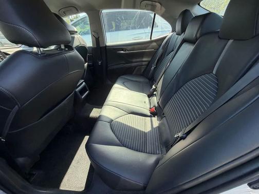 Ice Edge 2022 Toyota Camry SE