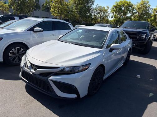 Ice Edge 2022 Toyota Camry SE