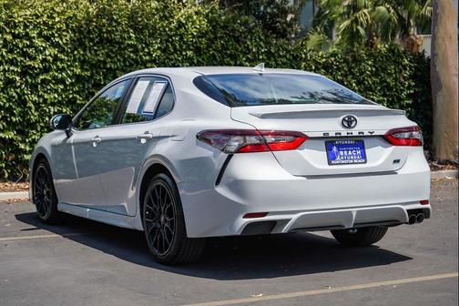 Ice Edge 2022 Toyota Camry SE